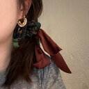 オフィスシーンを華やかにするリボンシュシュ ヘアアクセサリー ヘアアクセ バイカラー シフォン リボン 華やか 上品 大人っぽい キレイめ カジュアル 韓国ファッション かわいい オフィス 通勤 仕事 大人かわいい おしゃれ