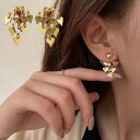 スタイリングの主役級かわいいハートピアス ファッション雑貨 両耳 存在感 華やか 季節感 洗練 遊び心 ミニハート ハートモチーフ 日常 デイリー おしゃれ かわいい 大人かわいい 主役 個性的 クリスマス フェミニン カジュアル イベント パーティー