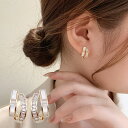 上品な輝きで洗練されたデザインピアス アクセサリー 両耳 輝き シャイニー 洗練 上品 キレイめコーデ カジュアル 日常 デイリー オフィス お出かけ セレモニー ウェーブ 女性らしさ おしゃれ エレガント お呼ばれ パーティー イベント 秋冬