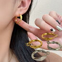 顔まわりや後ろ姿を華やかに魅せてくれるピアス 両耳 アクセサリー 耳元 輝き フープ 華やか 輝き おしゃれ シンプル 大人女性 落ち着き デイリー 日常 セレモニー 2次会 オフィス 通勤 フープデザイン フェミニン エレガント カジュアル