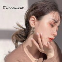 透明感が女性らしいスクエアクリスタルピアス 風 クリスタルビジュー 透明 キレイめ 可愛い 華やか夏 夏服 韓国ファッション 結婚式 フォーマル オフィス