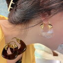 大人の抜け感を演出するクリアフープピアス ピアス 透明感 涼し気 爽やか 夏 華やか ぷっくり クリア ブラウン 女性 プレゼント アクセサリー ジュエリー 結婚式 フォーマル オフィス 夏 韓国ファッション