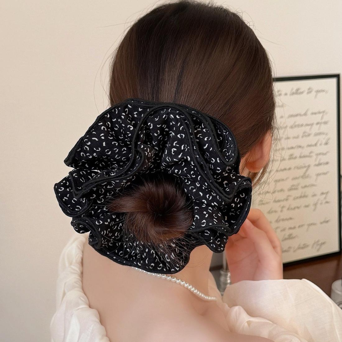 巻くだけで華やかな旬アクセントシュシュ レオパード柄 ボリューム ビッグ おしゃれ ゴム ヘアゴム 滑らか フィット デイリー お出かけ まとめ髪 旬 トレンド 華やか シュシュ アクセサリー 雑貨 レオパード