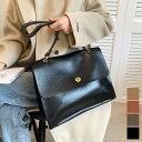 シンプルなデザインで長く愛用できるショルダーバッグ 鞄 ゴールドボタン 肩掛け ハンドバッグ ベーシック スクエア 高級 高見え おしゃれ ファッションアイテム 雑貨 ヴィンテージ風 お出かけ キレイめ オフィス 通勤