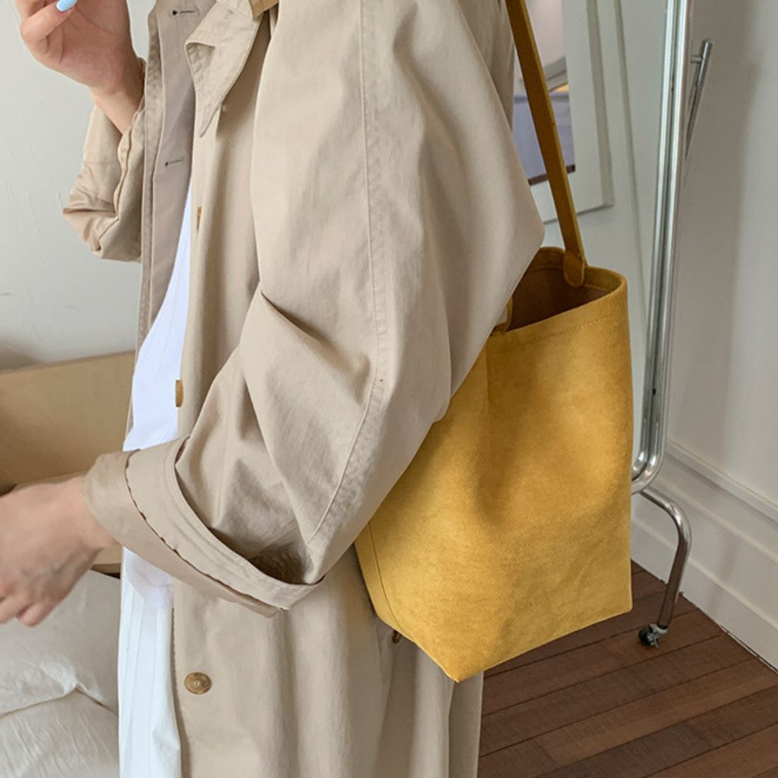 秋冬トレンドフェイクスエードバスケットバッグ ファッション雑貨 鞄 ショルダー 長さ調整可能 実用的 おしゃれ ベルト 肩掛け デイリー 大人カジュアル キレイめ オフィス お出かけ 秋冬 コンパクト バスケット型