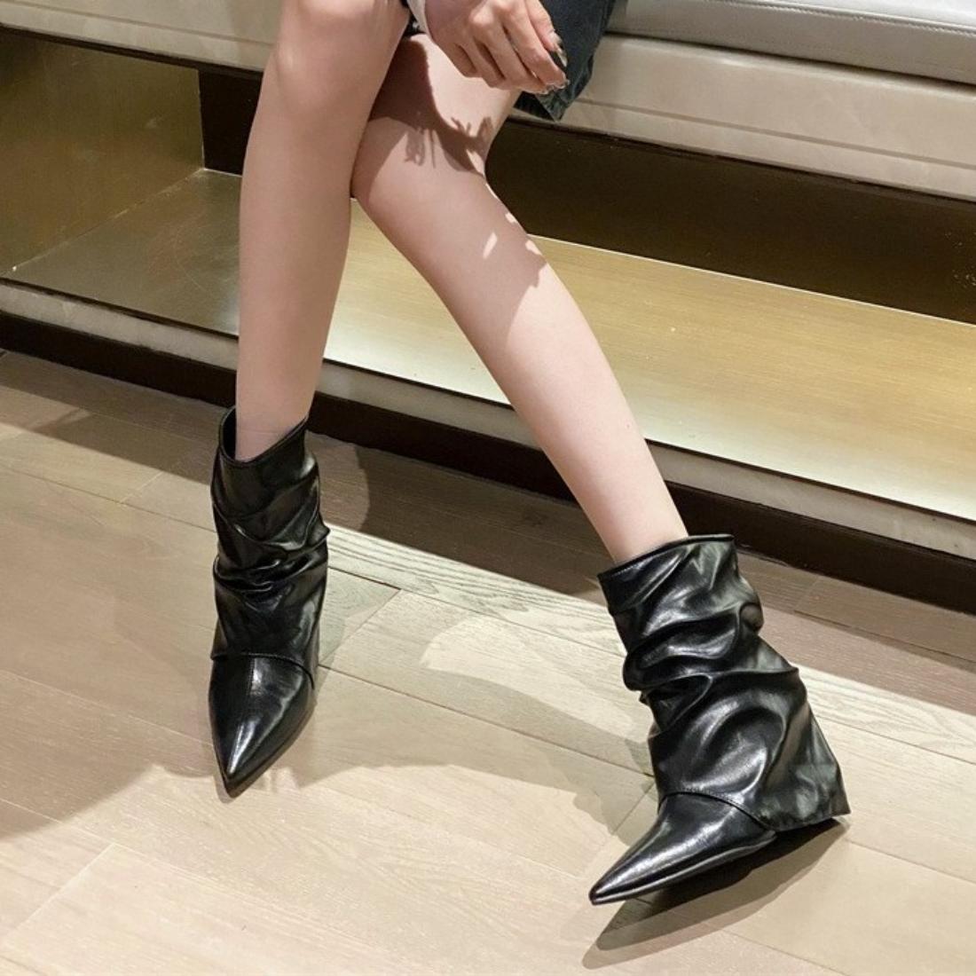 あたたかい秋冬の主役レイヤードブーツ 足元 シューズ ブーツ ミドル丈 ポインテッドトゥ おしゃれ トレンド 秋冬 スタイルアップ ヒール7cm 美脚 裏起毛 あたたかい 防寒 今っぽい 旬 お出かけ デイリー