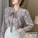 レトロな花柄が可愛いボウタイブラウス フリル リボン フラワープリント 総柄 ベルスリーブ かわいい お洒落 オフィスカジュアル 通勤服 夏 夏服 韓国ファッション 結婚式 フォーマル オフィス
