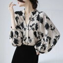 1枚でコーディネートの主役にぴったりなモノトーン花柄ブラウス プルオーバー Vネック 長袖 夏 ボリューム袖 大人 おしゃれ きれいめ 上品