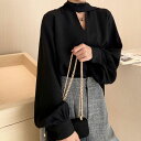 華やかさときちんと感をあわせたボウタイブラウス 上品 パフスリーブ 長袖 袖口ボタン トップス シャツ Vネック デイリー オフィススタイル オケージョン セレモニー 入学式 卒業式 レイヤードスタイル フェミニンスタイル インナー ネックリボン
