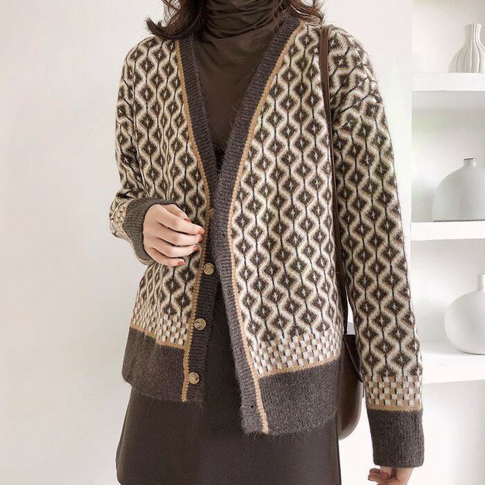 レトロ可愛いアーガイル柄が目を惹くニットカーディガン Vネック 総柄 夏 ルーズ ゆったり アウター 着回し こなれ感 オシャレ