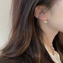 耳元をおしゃれに彩るねじれデザインパールピアス 大人 シンプル ゴールド フェイクパール イミテーションパール トレンド 可愛い 通勤 オケージョン 結婚式 フォーマル オフィス 夏 韓国ファッション