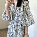 大人可愛い花柄ロング丈ワンピース ウエスト切替 ハイウエスト パフスリーブ 春夏 リゾート 旅行 キレイめ フェミニン Vネック ボタン フラワー ボタニカル 総柄 シフォン 軽やか おしゃれ デイリー フレア ビーチ 花柄 大人可愛い レイヤード