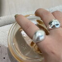 丸みの立体感が愛らしいメタルリング アクセサリー 丸み フォルム 大人かわいい おしゃれ 指元 指輪 存在感 デイリー カジュアル キレイめ ぷっくり 立体感 メタル 輝き 旬 トレンド シンプル レイヤード フェミニン アクセント