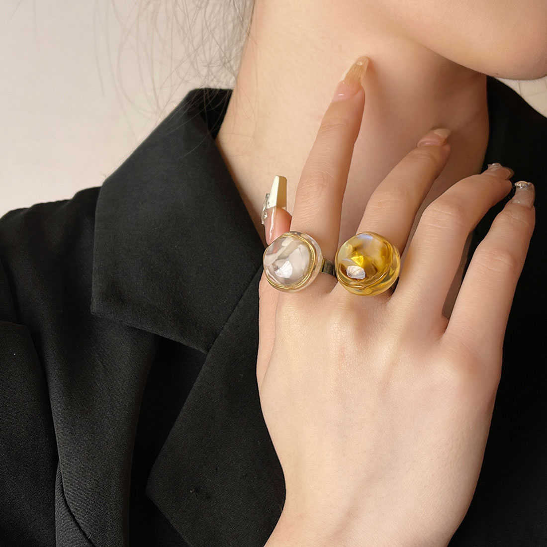 透明なストーンが美しいリング アクセサリー 指元 指輪 おしゃれ 透明感 大人かわいい カジュアル キレイめ フェミニン デイリー プレゼント 贈り物 ギフト 誕生日 お出かけ オケージョン セレモニー ドレスアップ 洗練 上品