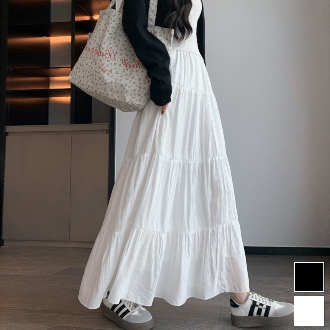 歩くたびに揺れる軽やかなティアードスカート ボトム ロング丈 マキシ ティアード フェミニン おしゃれ 大人かわいい キレイめコーデ お出かけ トレンド 軽やか エアリー 薄手 裏地付き シンプル ベーシックカラー スタイルアップ 華やか カジュアル