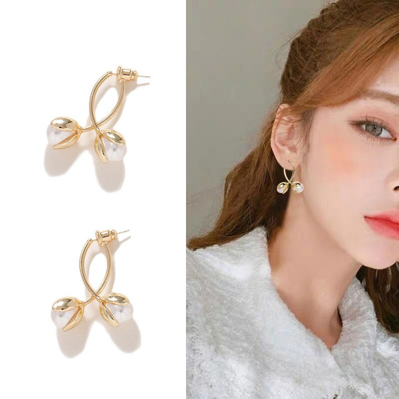 ピアス レディース チューリップ 花 フラワー 蕾 つぼみ パール フープ スタッドピアス 18kコーティング ゴールド アレルギー対応 大ぶり 上品 大人可愛い おしゃれ レトロ アンティーク 韓国 ファッション 結婚式 誕生日 プレゼント ギフト 送料無料