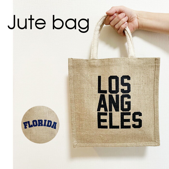 B5収納可能なちょうどいいサイズ感のジュートバッグです。 軽量なので普段使いだけでなく、エコバックやビーチでも使える万能サイズです。 内側はコーティングされておりますので麻の繊維もつきません。 サイズ 約 縦30cmX横30cmXマチ11c...