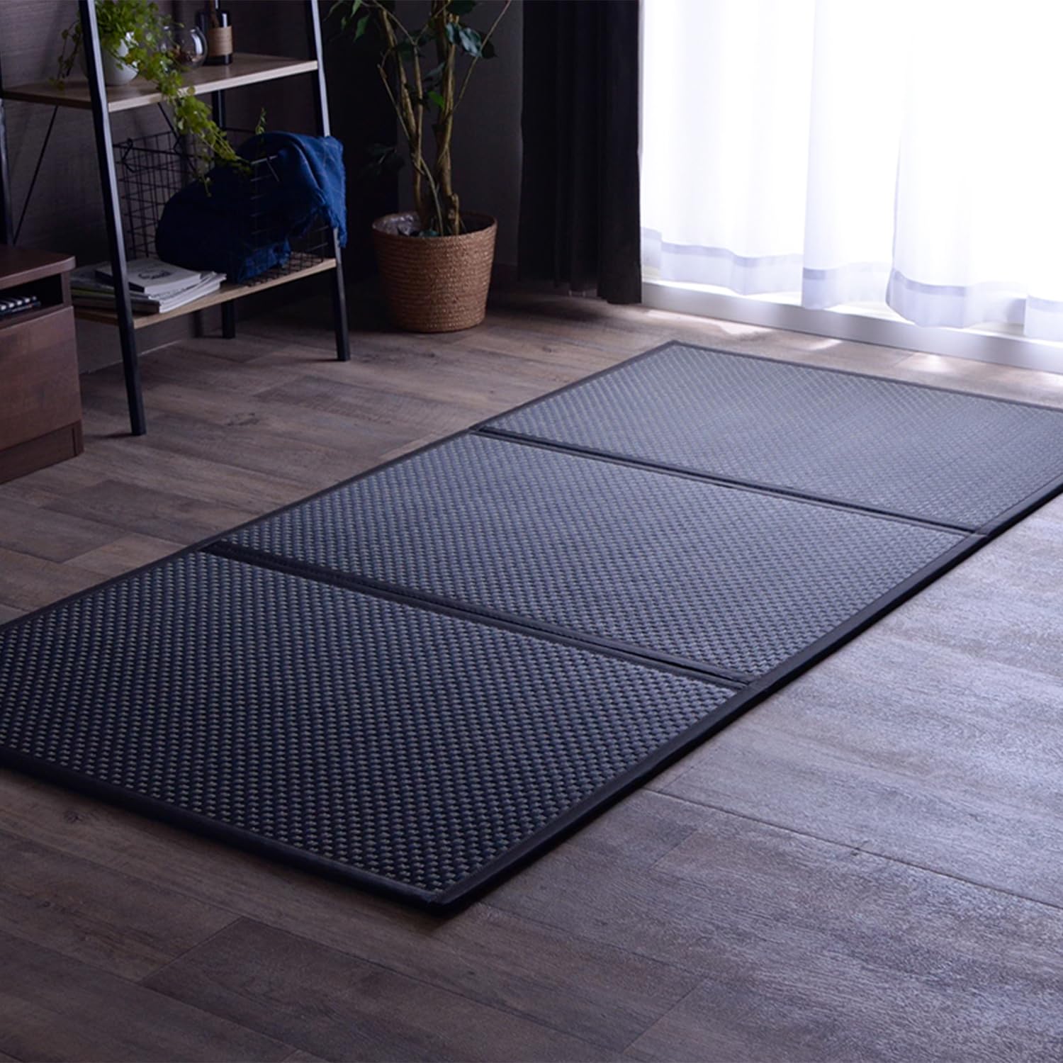 イケヒコ い草 マットレス 寝具 ラグマット フレア シングル 約100×210cm ブラック コンパクト 三つ折り 日本 国産 畳 カビ防止 置き畳 軽量 梅雨 湿気 対策 新生活 こたつ敷 #8328319