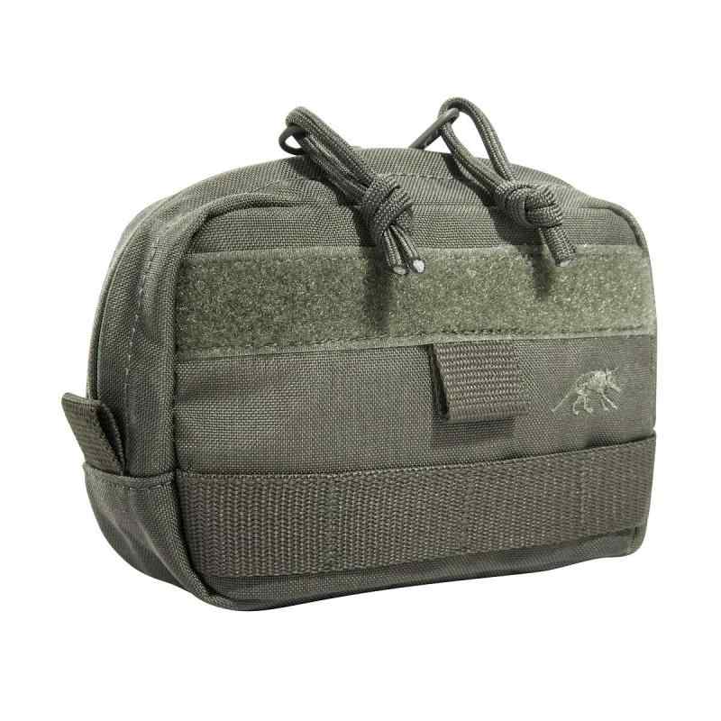 タスマニアンタイガー タックポーチ4 ホリゾンタル Tasmanian Tiger TAC POUCH 4 HORIZONTALモール対応横型アクセサリーポーチ大きな開口部、正面に面ファスナーモールシステム対応サイズ:10 x 15 x 4 cm、重量:100 g素材：コーデュラ 700デニール（マルチカムのみ：コーデュラ 500 デニール）（IRRストーングレーオリーブのみ：コーデュラ700デニール IRR（赤外線反射コーティング加工） IRRカモフラージュ効果：ドイツ連邦高等規格TL 8305-0278およびTL 8305-0281に適合（IRR 650-1250 nm / 10-42％））