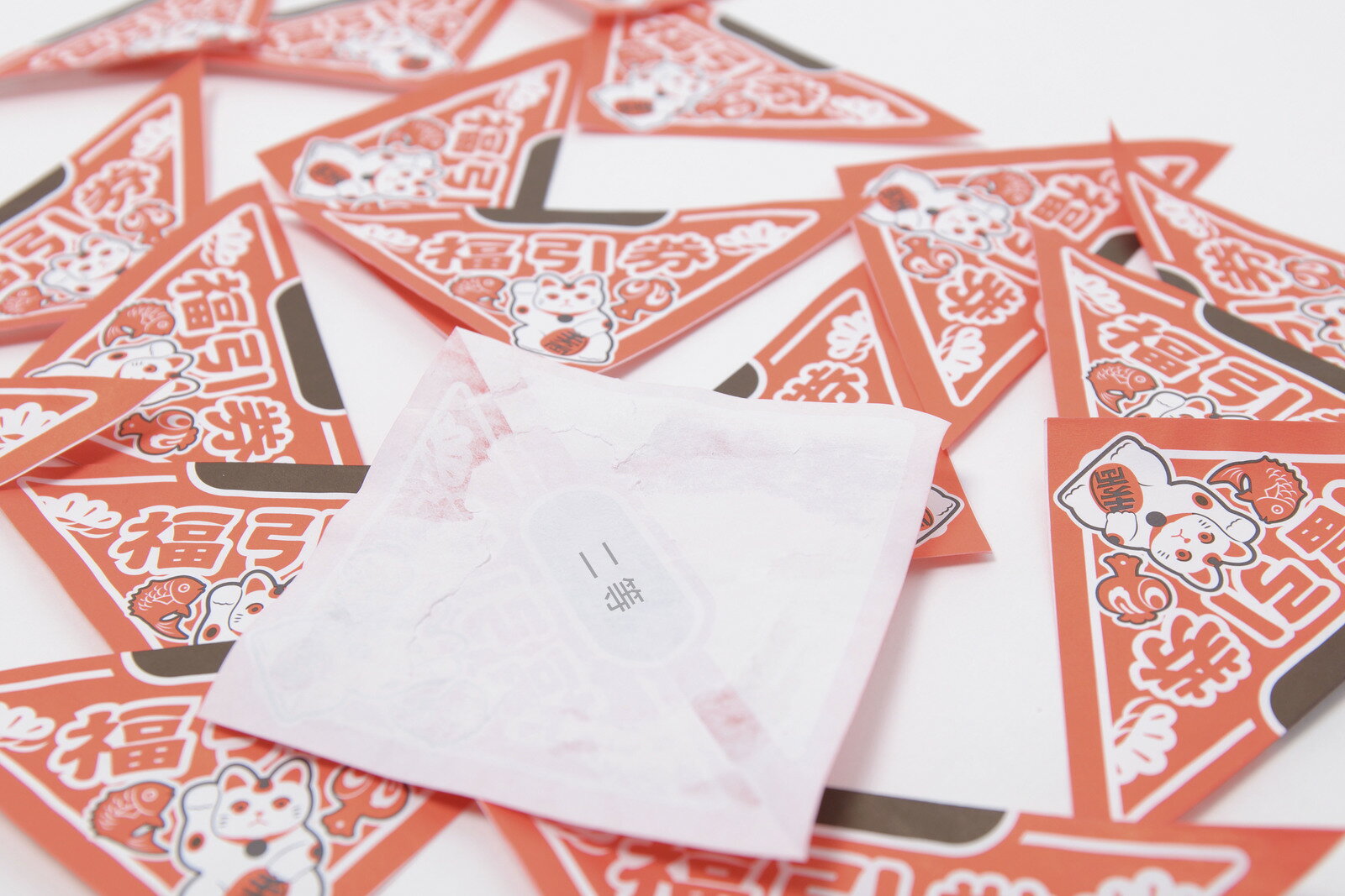 三角くじ 二等折り 100枚入り 子供会 景品 お祭り くじ引き 縁日 くじ紙 縁日 夏祭り 子供会 イベント 玩具 クジ 祭り 結婚式 パーティー 二次会 販促品 抽選のサムネイル