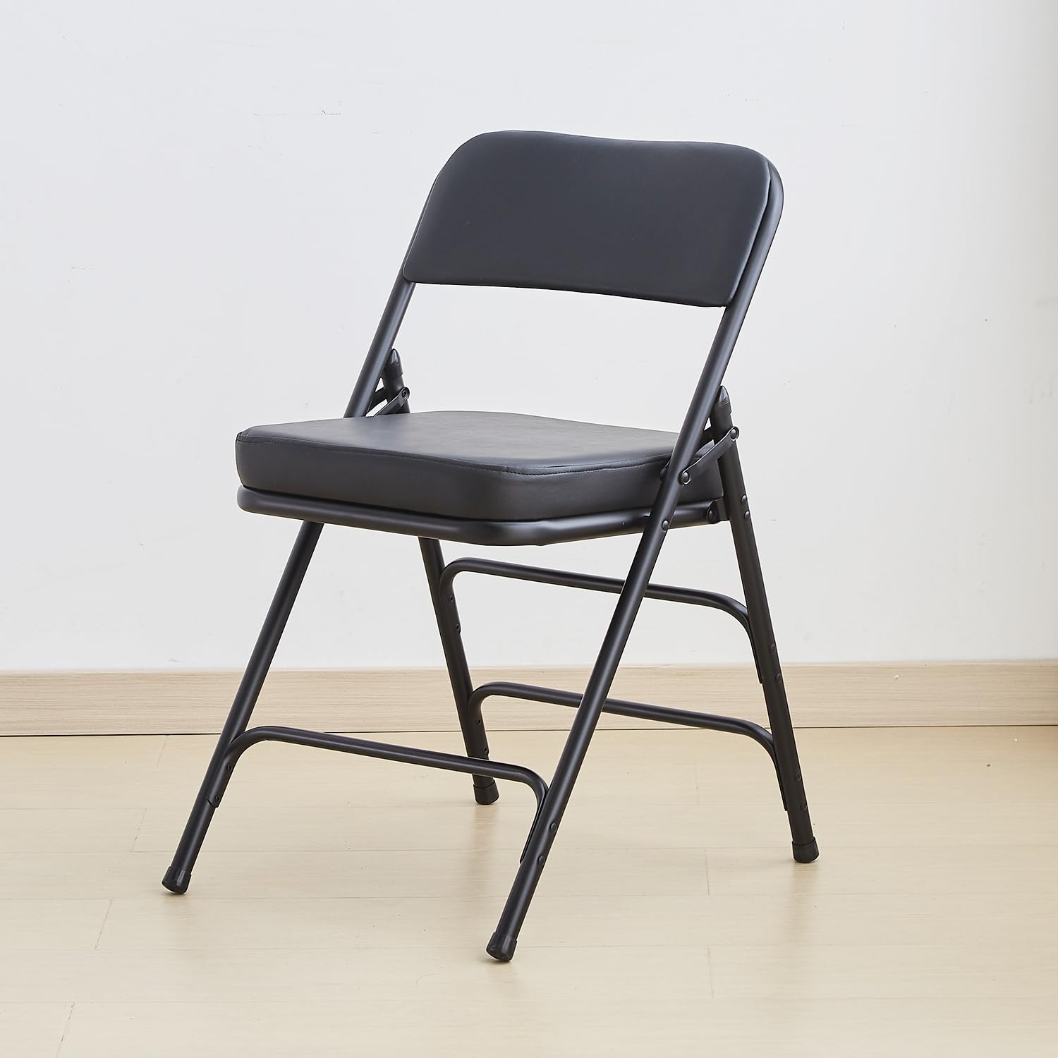 KAIHAOWIN パイプ椅子 折りたたみ椅子 ミーティングチェア 1脚 会議椅子 背もたれ 折り畳み イス ダイニングチェア 分厚いクッション いす 折りたたみチェア 金属製 省スペース イベント シンプル ブラック 45x53x74cm
