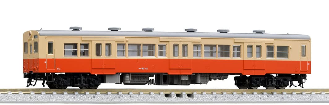 ・トミックスのHG気動車シリーズに外吊り扉が特徴のキハ35系が登場!!・鉄道模型・素材:プラスチック・生産国:日本両運転台キハ30形のトレーラー単品。 床下のDMH17Hエンジンモールドは別パーツで再現。 前面表示部は交換式で「 (白地)」装着済み、印刷済みで。 「普通 (白地)」「大宮」「川越」「千葉」「亀山」「大原-上総中野」付属。 ハイグレード (HG)仕様。 登場時のクリームと朱色のツートンカラーで再現。 ヘッドライトは原型の1灯式で再現。 前面 (運転台)の補強板は別パーツ付属で、選択取付可能。 前面 (運転台)の幌枠は着脱式で別パーツ付属。 前面 (運転台)のジャンパホースは別パーツ付属。 ヘッド・テールライト、前面表示部は常点灯基板装備、。 ON-OFFスイッチ付き。 ヘッドライトは電球色に近い色で点灯。 前面表示部は白色に近い色で点灯。 車番、所属表記は選択式で転写シート付属。 新集電システム、黒色車輪採用。 M-13モーター採用。 TNカプラー (SP)標準装備。 前面 (運転台側)のTNカプラーは胴受け部のモールドが小さい。 密自連形を新規採用。 ※鉄道模型はレールより給電するシステムです。走行、発光、点灯する場合でも電池は使用しません。 ※本製品に電池は含まれません。 ※本製品に燃料は使用しません。 ※本製品に燃料は含まれません。 ※本製品に塗料は含まれません。
