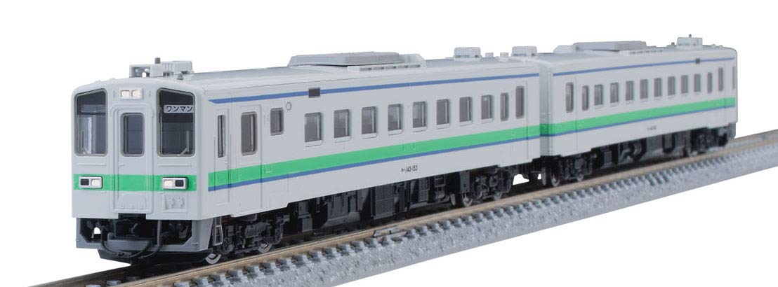 ・キハ143形リニューアル。・JR北海道商品化許諾申請中ヘッド・テールライトは常点灯基板装備、ON-OFFスイッチ付き。 ヘッドライトは電球色に近い色で点灯。 床下は黒色で再現。 車番は選択式で転写シート付属。 運転台側はTNカプラー (SP)装備。 トイレ付のキハ143-150形に動力ユニット搭載。 フライホイール付動力、新集電システム、黒色車輪採用。 M-13モーター採用。 ※モーターが異なるので、既製品各種との連結にはご注意ください。 ※鉄道模型はレールより給電するシステムです。走行、発光、点灯する場合でも電池は使用しません。 ※本製品に電池は含まれません。 ※本製品に燃料は使用しません。 ※本製品に燃料は含まれません。 ※本製品に塗料は含まれません。