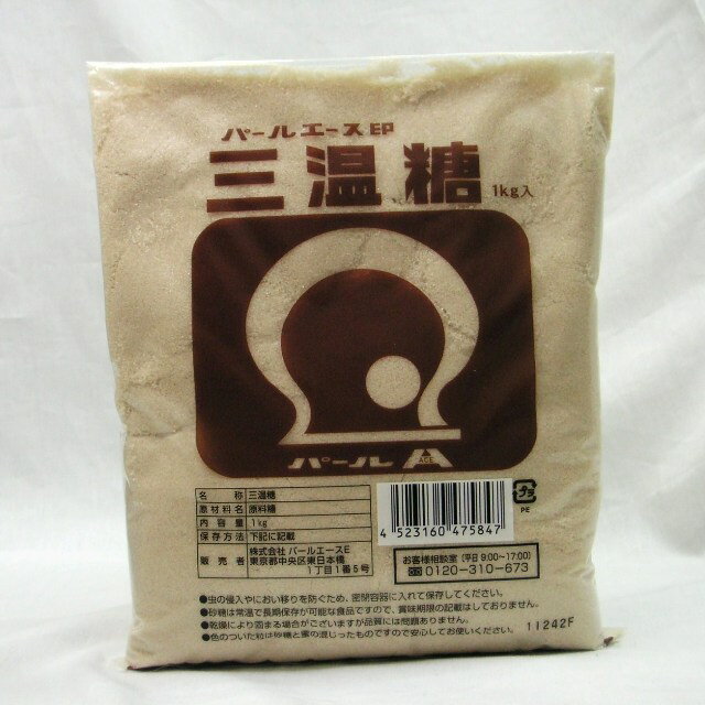 内容量 1kg 保存方法 常温品 原材料名 原料糖 販売者 （株）パールエース　東京都 製造工程の加熱により、黄褐色になっています賞味期限の記載はしていません保存方法：虫の侵入やにおい移りを防ぐため、別の密封容器に入れて保存ください上白糖より甘みが感じられ、コクや風味を生かす煮物や佃煮などの料理に最適です。