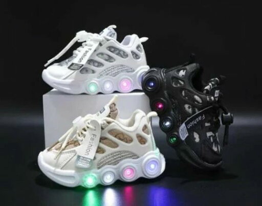 LED 光る靴 スニーカー 子供 ショックライト キッズシューズ男女兼用 通学 ジュニア 遠足 運動会 歩きやすい 軽量 滑り止め おしゃれ 子ども靴 春夏秋 内寸13-18.5cm 3色 滑り止 LED 光る靴 スニーカー 子供 ショックライト キッズシューズ男女兼用 通学 ジュニア 遠足 運動会 歩きやすい 軽量 滑り止め おしゃれ 子ども靴 春夏秋 内寸13-18.5cm 3色 滑り止