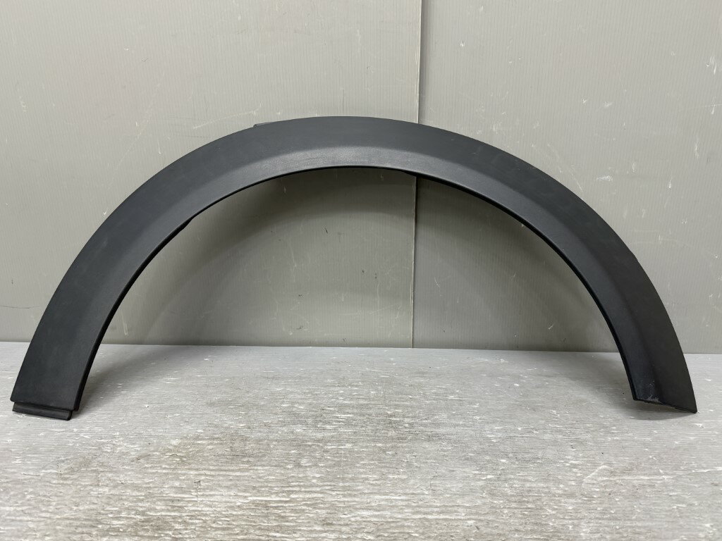 ミニクーパー BMW Mini 右H 前期(R56 MF16) 純正 破損無 左前 フェンダーアーチモール フェンダーモール 無塗装黒 左フロント p060234 中古20260107