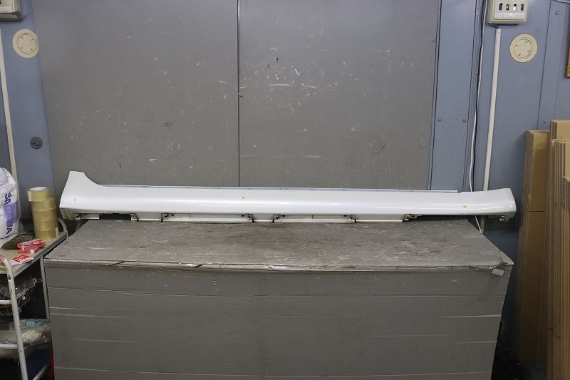 LS460 前期(USF40) 純正 破損無 取付OK 右サイドスポイラー サイドステップ 077 75851-50040 p030573 中古20230206