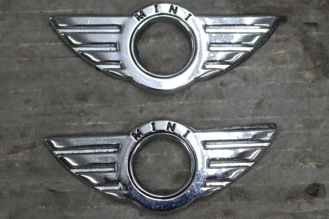 BMW ミニ クーパー(R50 RA16) 純正 破損無 ドアロックノブのメッキ装飾品 左右セット 内装 エンブレム 2個セット 左右 p060323 中古20260115