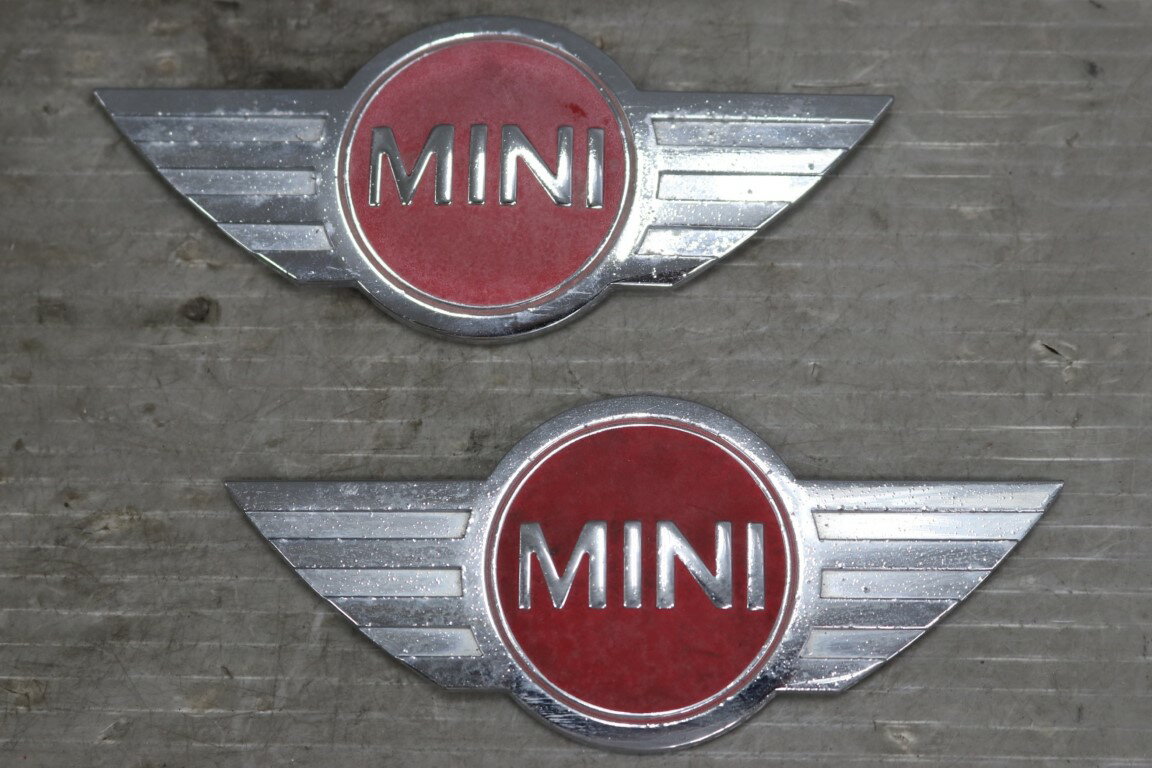 BMW ミニ クーパー(R50 RA16) 純正 破損無 エンブレム フロント リア セット レッド 赤 前後 2個 p060324 中古20260115