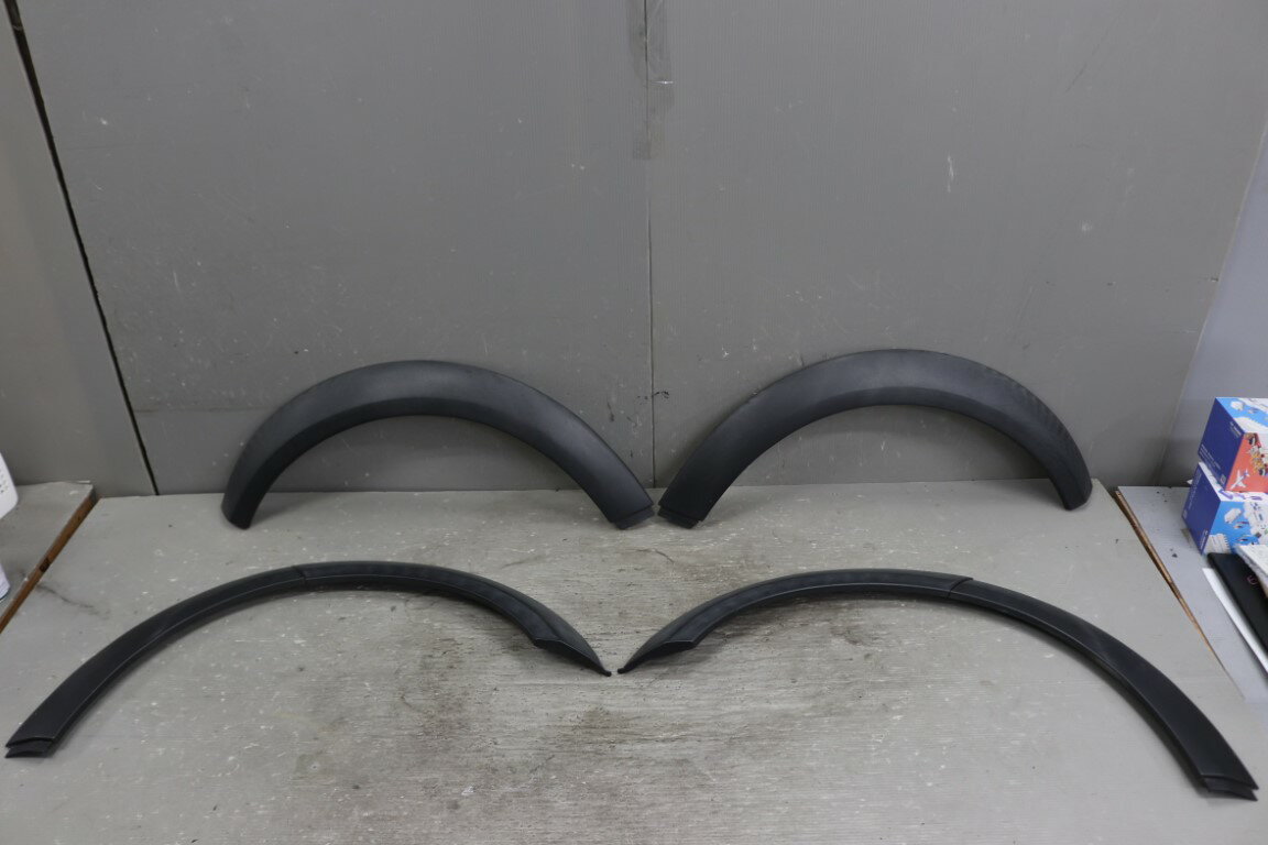BMW ミニ クーパー(R50 RA16) 純正 破損無 フェンダーアーチモール サイドモール 一式 p060325 中古20260115