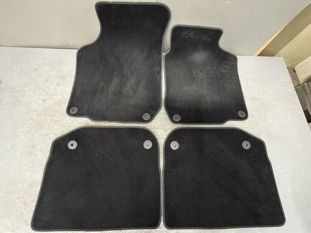 BMW ミニ クーパー S 後期(R50 RE16) 純正 破損無 フロアマット 1台分 p060346 中古20260116