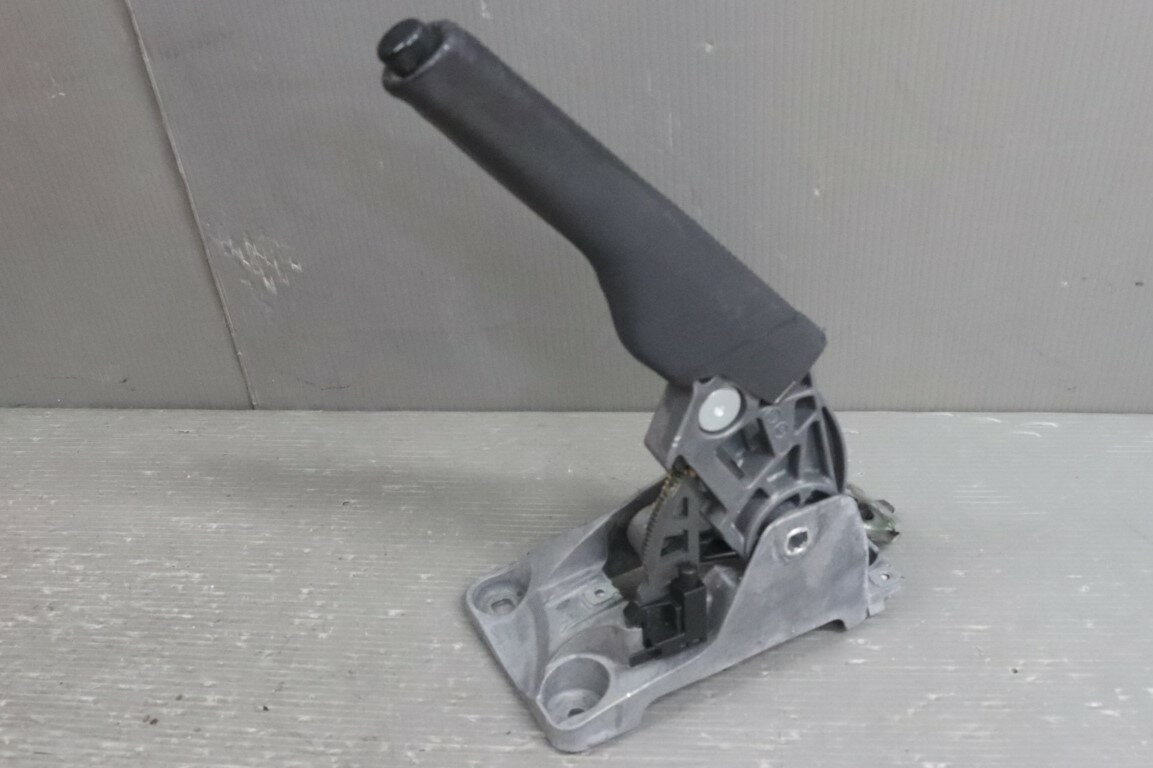 VW ゴルフ 右H(1K 1KAXW) 純正 破損無 動作保証 サイドブレーキレバー サイドブレーキ p052151 中古20250122