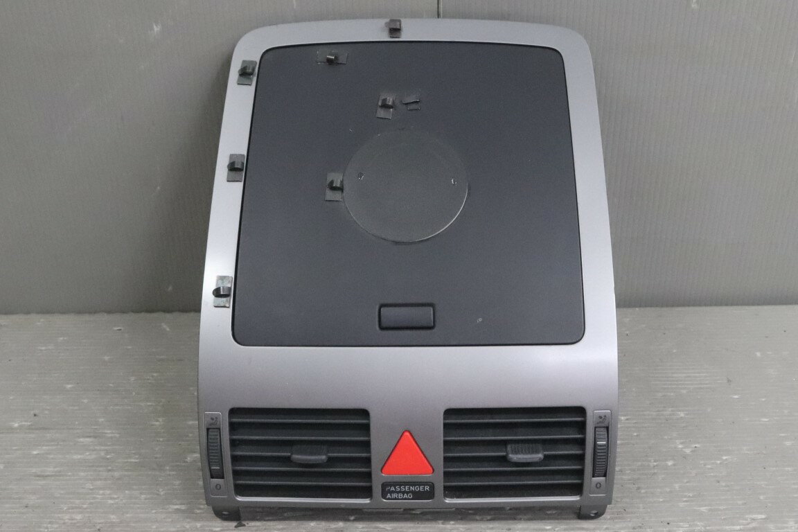 VW ゴルフ トゥーラン(1T) 純正 動作保証 センターコンソール 後のパネル エアコン吹出口 ハザードボタ..