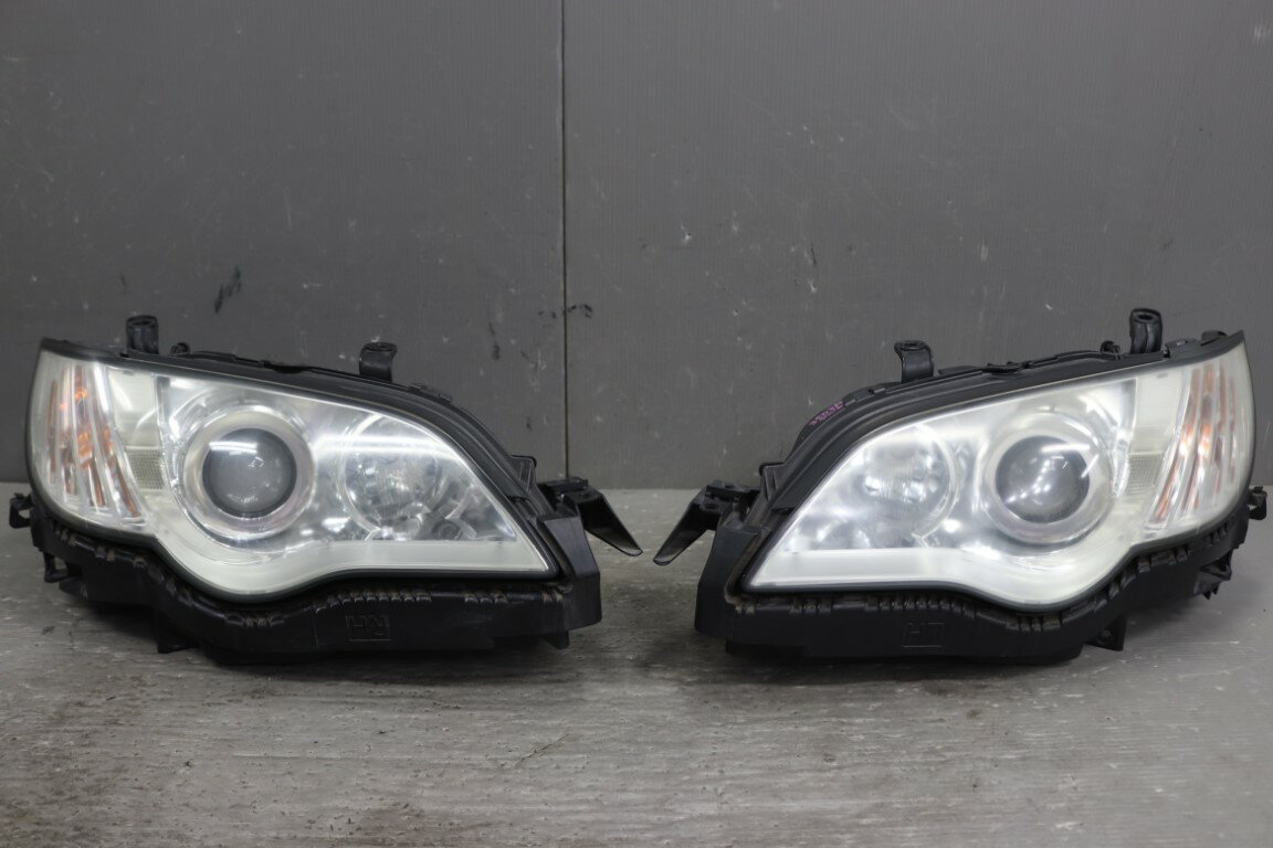 レガシィ アウトバック 3.0R(BPE BPED5UU HRH) 純正 コイト 破損無 動作保証 ヘッドライト HID バラスト レベ付 キセノン 左右セット ヘッドランプ 100-20952 p060437 中古20260122