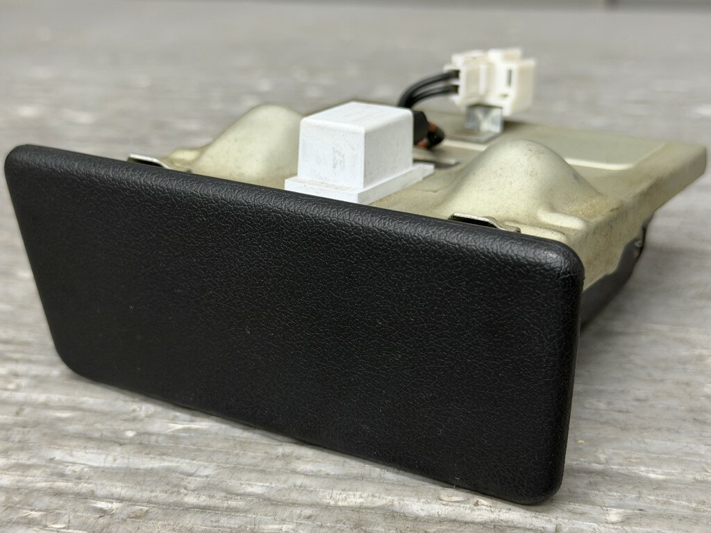 日産 パルサー M1 3ドア ハッチバック(FN14 N14) 純正 破損無 灰皿 吸い殻入れ アッシュトレイ 68810 50Y00 p060557 中古20260127