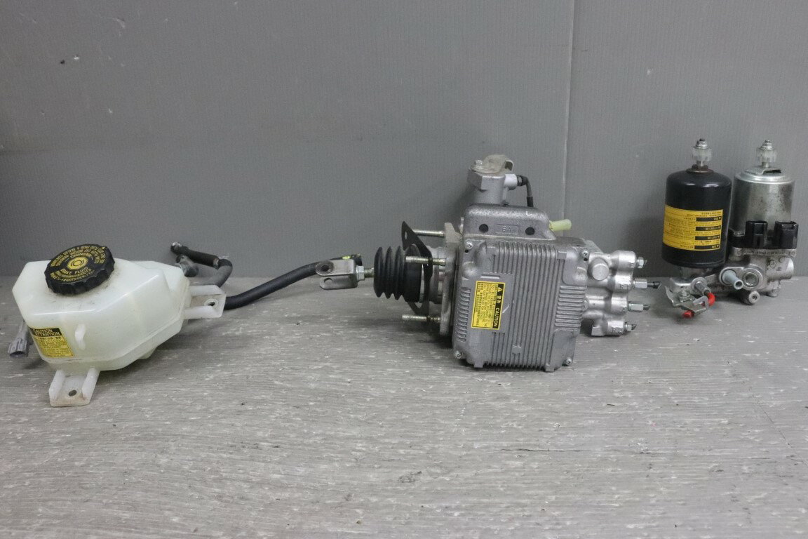 30 プリウス S 前期(ZVW30) 純正 破損無 動作保証 ABSアクチュエーター 3点セット p052447 中古20250130