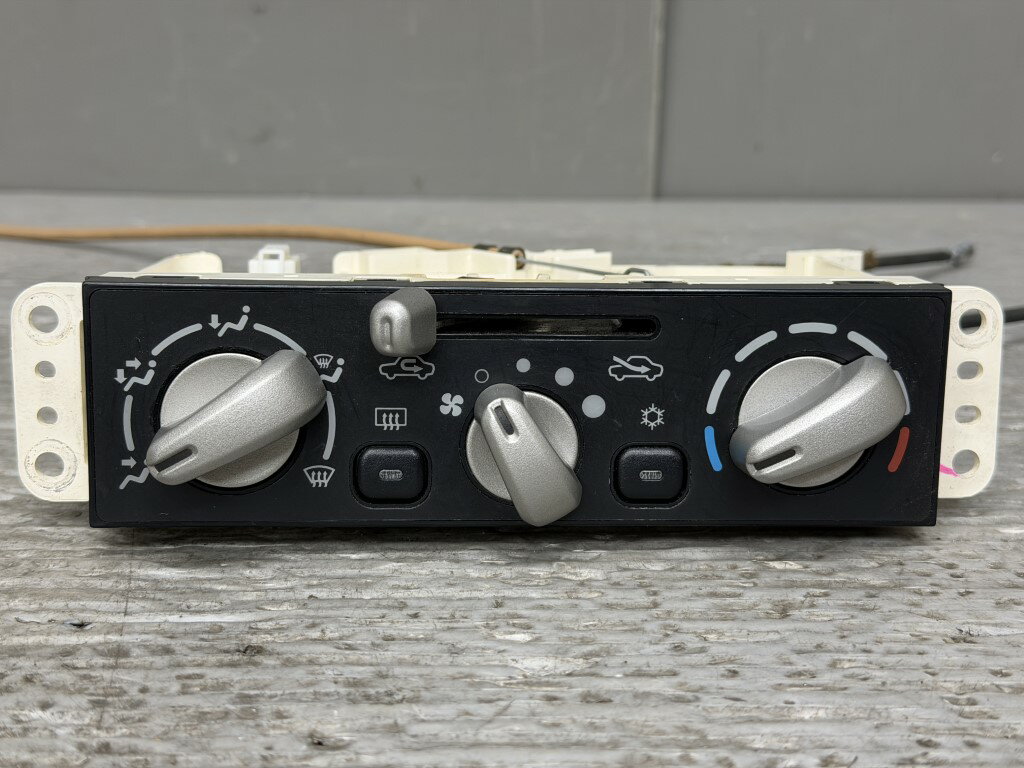 三菱 パジェロミニ アクティブフィールドエディション 中期 (H58A H58AMRPT7) 純正 エアコンスイッチ マニュアルエアコン 7820A118 p060594 中古20260129