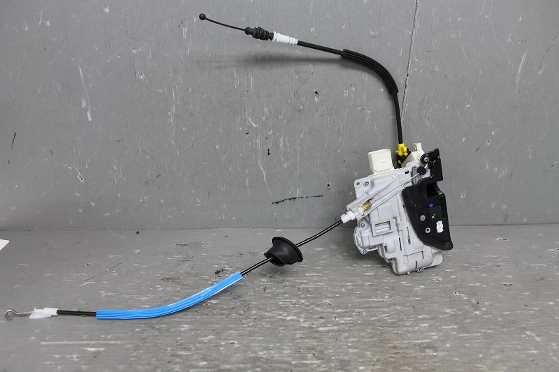 Audi A4 アバント 右H 1.8T (8KCDH 8K) 純正 左 リア ドアロックアクチュエーター 左後 8J2 837 015 p044397 中古20240316