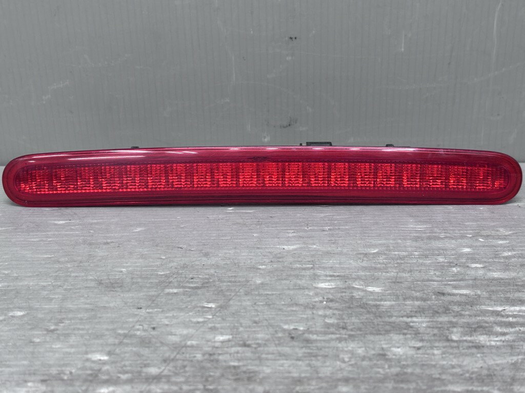 VW ニュービートル カブリオレ LZ 右H 後期 63840km (1YAZJ 1Y) 純正 HELLA 破損無 動作保証 ハイマウントストップランプ ブレーキライト LED全点灯OK 1Y0 945 097 3E0 p060642 中古20260203