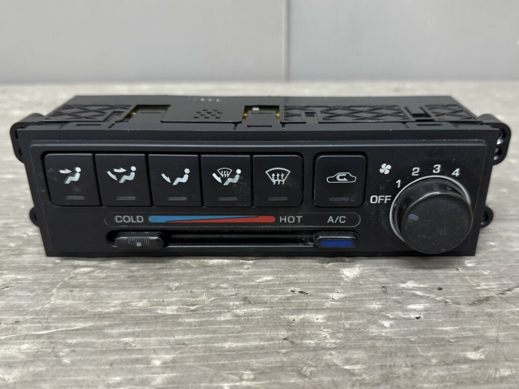日産 セドリック ブロアム セダン(CBJY31 Y31) 純正 破損無 動作保証 エアコンスイッチ エアコン A/Cスイッチ p052620 中古20250208