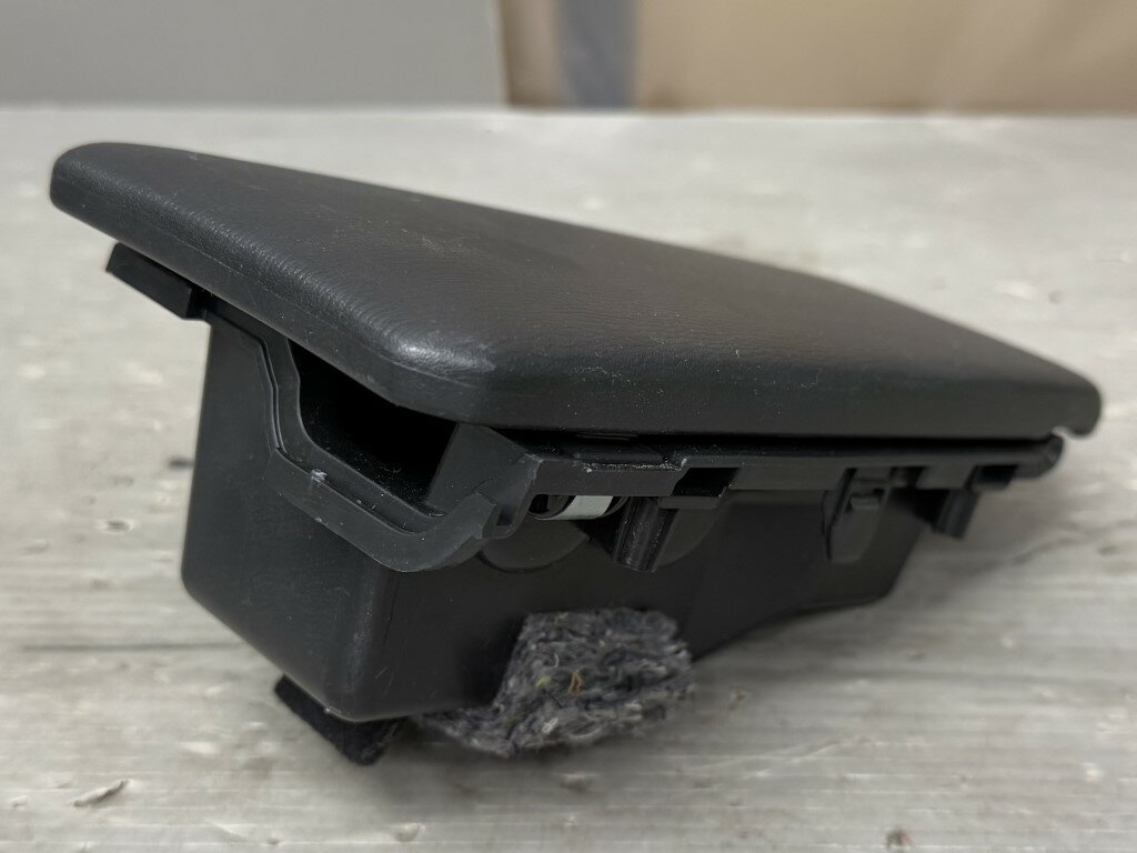 マツダ ND ロードスター S スペシャルパッケージ(ND5RC) 純正 センターコンソール 肘置き アームレスト p052627 中古20250208