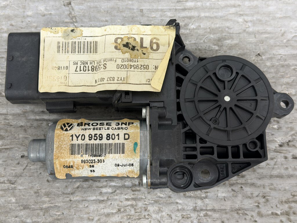 VW ニュービートル カブリオレ LZ 右H 後期(1YAZJ 1Y) 純正 破損無 動作保証 左前 パワーウィンドウレギュレーター モーターのみ 左 フロント 1Y0 959 801 D p060677 中古20260206