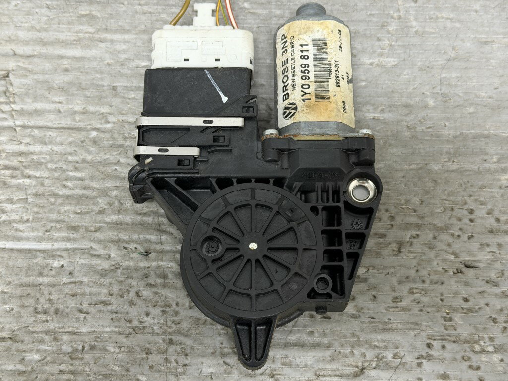 VW ニュービートル カブリオレ LZ 右H 後期(1YAZJ 1Y) 純正 破損無 動作保証 左後 パワーウィンドウレギュレーターのモーター 左 リア 1Y0 959 811 p060704 中古20260206