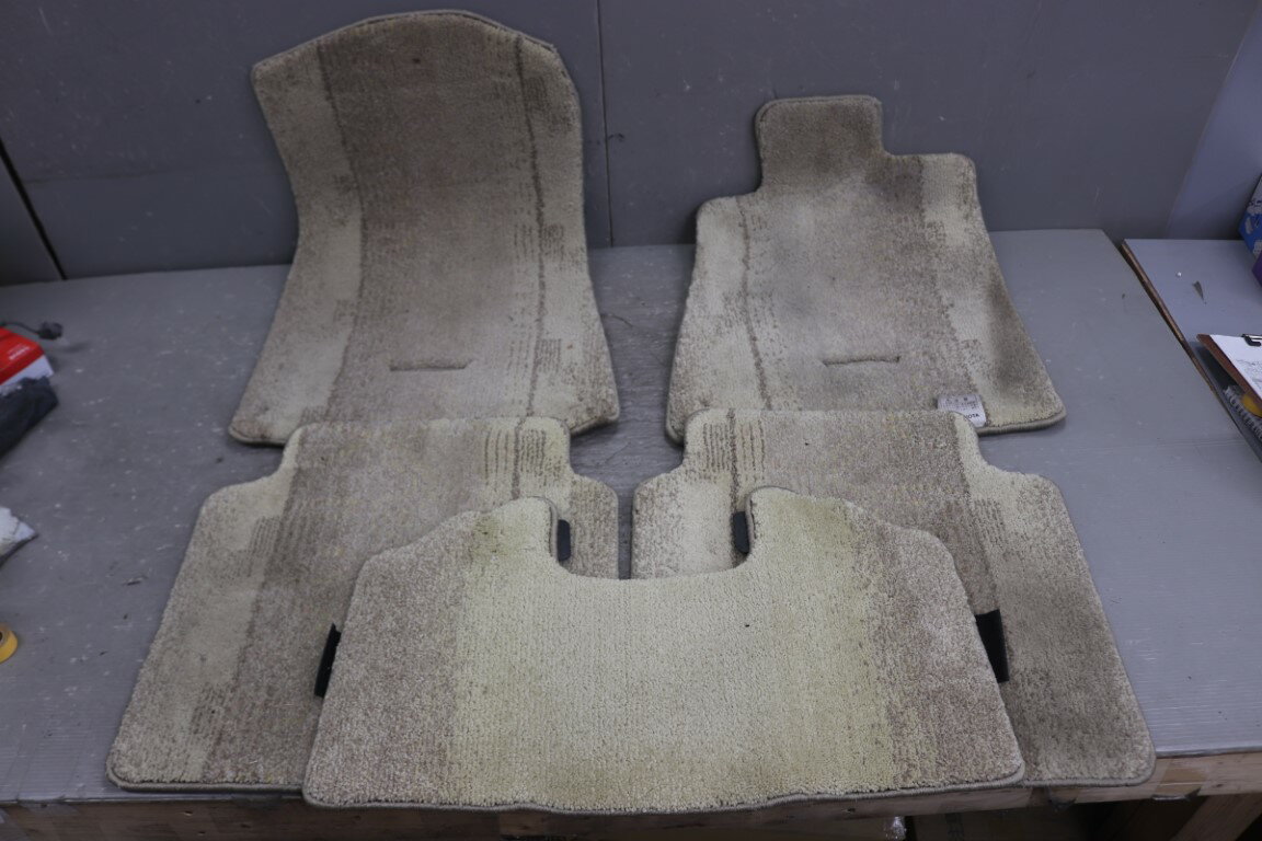 18 クラウン 2.5 ロイヤルサルーン プレミアムエディション 後期(GRS180 GRS180-AETQH(Z)) 純正 破損無 フロアマット 1台分 p060700 中古20260206