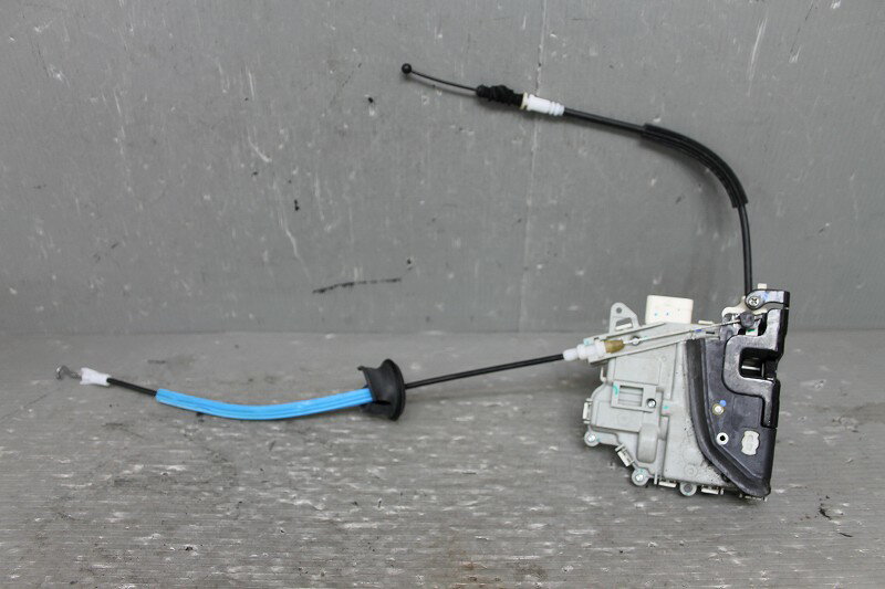 Audi A4 アバント 2.0T クワトロ 右ハンドル(8KCDNF 8K) 純正 左 フロント ドアロック アクチュエーター 左前 助手席 8J2 837 015 p044540 中古20240319