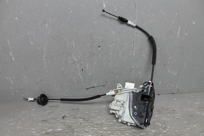 Audi A4 アバント 2.0T クワトロ 右ハンドル(8KCDNF 8K) 純正 左 リア ドアロック アクチュエーター 左後 8K0 839 015 p044541 中古20240319